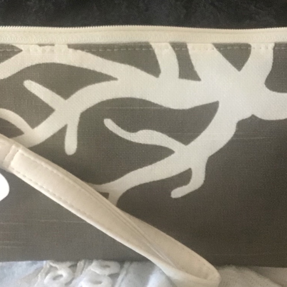 NWT Sassy Saks Hand Made in Maui Hawaii 9 x 5 bag Wristlet Coral Taupe